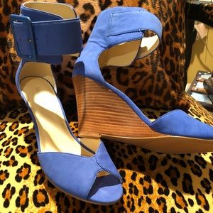 NIB  Nine West suede feel wedge